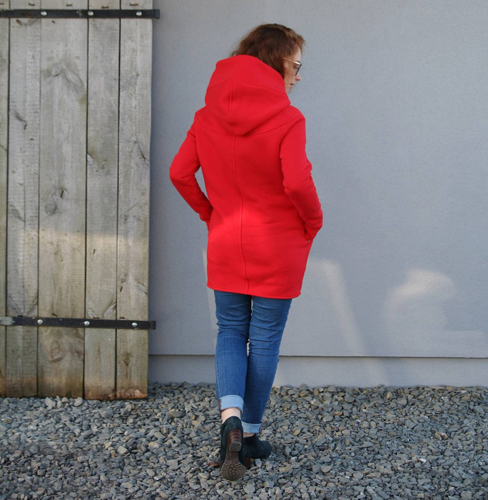 Bluza bawełniana od polskiego projektanta, czerwony płaszcz