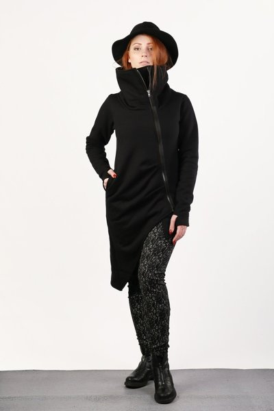 Bluza ze stójką, Płaszczyk czarny zasymetryczny