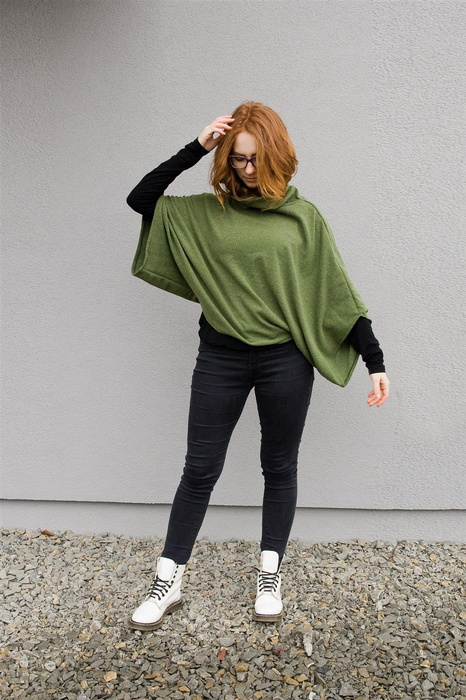 Narzutka sweterkowa, wdzianko , nietoperz , bluzka damska, ponczo