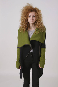 Bluza czarno zielona, Kurtka na zamek, asymetryczny krój, wysoka stójka