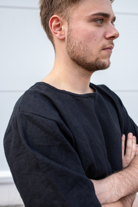 Czarna koszulka lniana męska , koszulka z czarnego polskiego lnu , czarna bluza z lnu , polski produkt