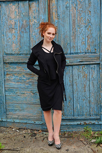 Czarna bluza,  marynarka asymetryczna, żakiet z dzianiny