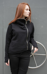Bluza czarna damska krótka , sportowa czarna bluza , bluza czarna na zamek ze stójką 
