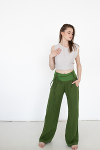 Spodnie z lnu zielone spodnie z polskiego lnu, polski produkt, manufaktura , szerokie spodnie lniane