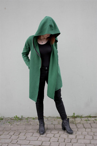 Bluza długa luźna zielona na zamek, wejście na kciuki , kaptur duży na dredy, asymetryczny krój 