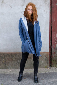 Bluza długa , narzuta dzianinowa z kapturem , Wdzianko damskie