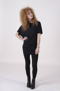 Tunika asymetryczna krótki rękaw, koszulka czarna bawełniana, koszulka sportowa asymetryczna damska