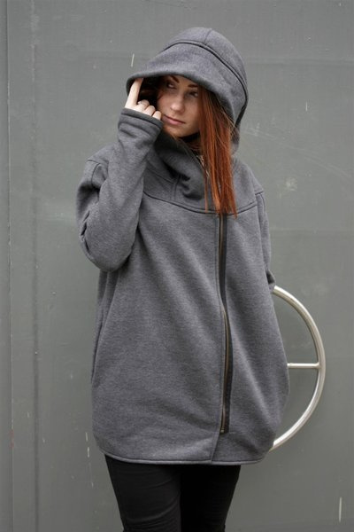 Bluza  damska luźna , płaszcz damski szary krótki , bluza z dużym kapturem na dredy Manufaktura