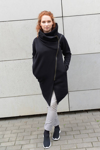 Asymetryczna bluza damska czarna na zamek , płaszcz czarny, bawełniana bluza 
