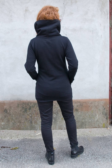 Bluza z wysoką stójką damska , dopasowana bluza czarna asymetryczna, długa bluza z kieszeniami , made in Poland