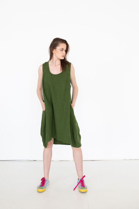 asymetryczna lniana sukienka typ bombka, handmade sukienka zielona z lnu polskiego szyta wPolsce
