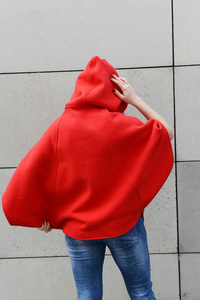 Czerwona bluza , peleryna, ponczo na zamek ponczo z kapturem 