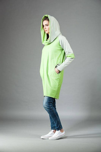 Tunika z kapturem, sukienka groszkowa z kieszeniami, luźna sukienka 