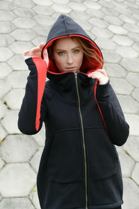 Czarna bluza z kapturem, polski produkt, polski projektant,  płaszczobluza damska, długa bluza z kapturem, Polska marka odzieżowa