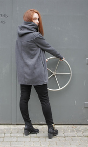 Bluza damska luźna , płaszcz damski szary krótki , bluza z dużym kapturem na dredy Manufaktura
