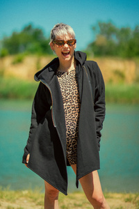 Bluza lużna damska na zamek , bluza kopertowa z kapturem czarna  bawełniana, długa bluza , płaszcz  z dzianiny