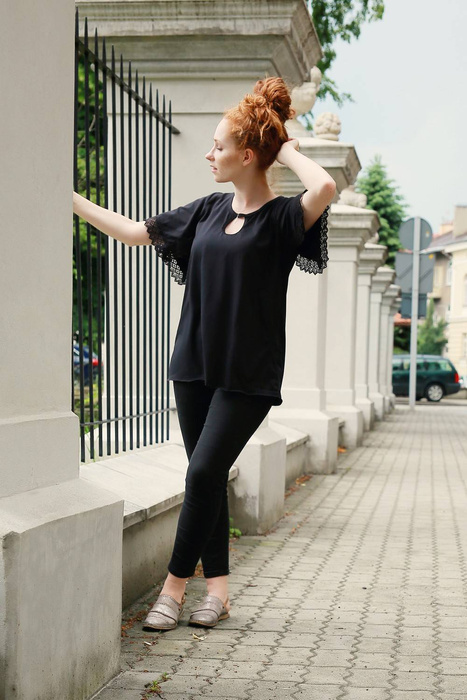 Bluzka czarna z koronką, tunika elegancka,