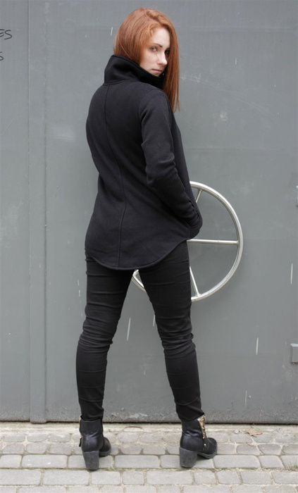 Bluza czarna damska krótka , sportowa czarna bluza , bluza czarna na zamek ze stójką