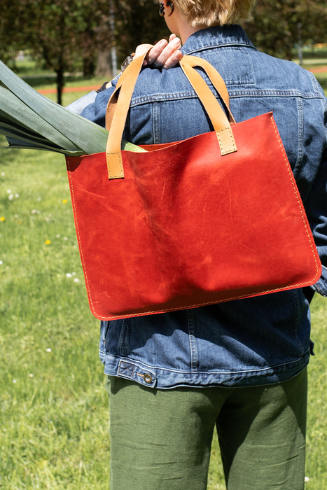 torba na laptopa, aktówka czerwona, torba worekskórzany , shopperka, lekka torebka na dokumenty