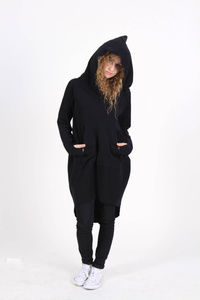 Bluza damska czarna długa , sukienka tunika czarna z dużym kapturem , kieszenią kangurka