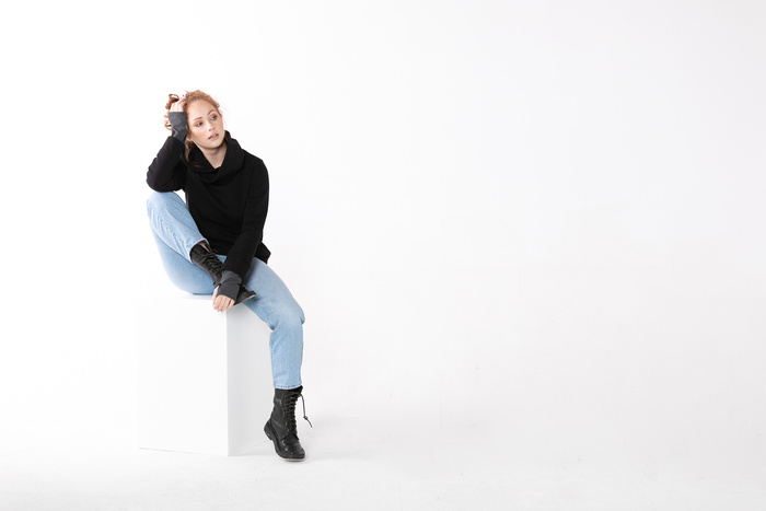 Bluza damska , bluza kangur z kapturem damska polska dzianina, szytew Polsce, krótka damska bluza zestójką