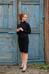 Czarna bluza,  marynarka asymetryczna, żakiet z dzianiny