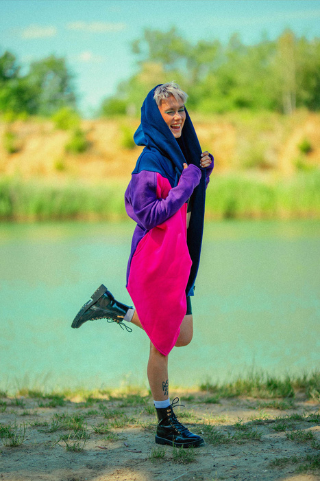 długa bluza kolorowa, asymetryczna, płaszczyk bawełniany kolorowy