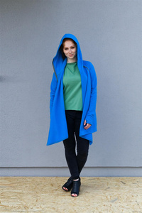 Bluza niebieska kopertowa damska, długa na zamek bluza asymetryczna, duży kaptur i kieszenie