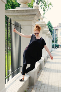 Sukienka asymetryczna, luźna tunika, mała czarna