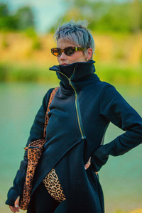 Płaszczyk czarny bawełniany, Polska marka, długa bluza ze stójką , gotycki płaszcz