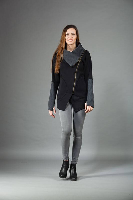 Bluza z wysoką stójką , Czarna bluza, asymetryczna bluza damska