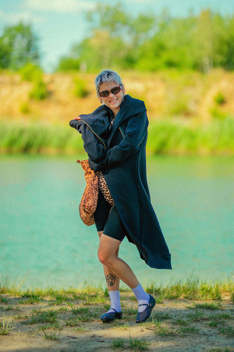 Płaszczyk czarny bawełniany, Polska marka, długa bluza ze stójką , gotycki płaszcz