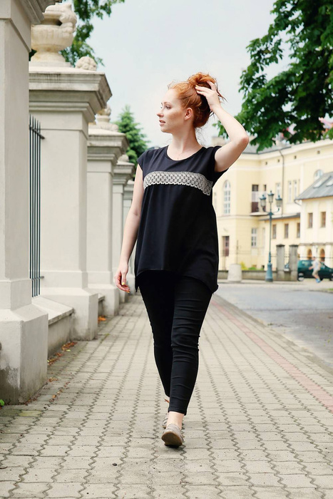 Bluzka czarna z koronką, tunika elegancka, czarna tunika, koszulka, bluzka