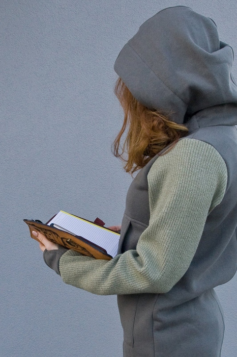 Płaszcz damski długi , bluza długa z kapturem, damska bluza luźna