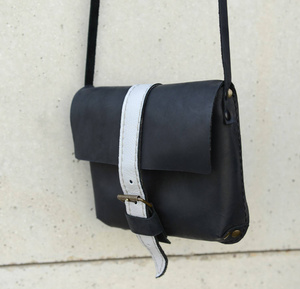 Torebka skórzana mini czarna torba 