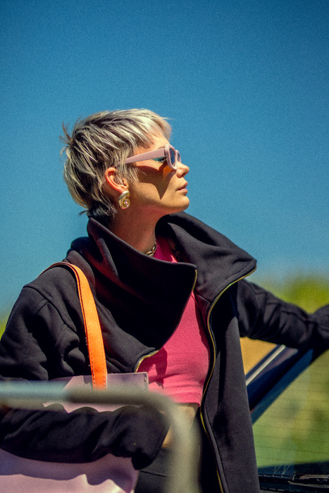 Płaszczyk , bluza damska , czarna długa bluza , czarny płaszcz ze stójką