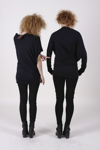 Tunika asymetryczna krótki rękaw, koszulka czarna bawełniana, koszulka sportowa asymetryczna damska