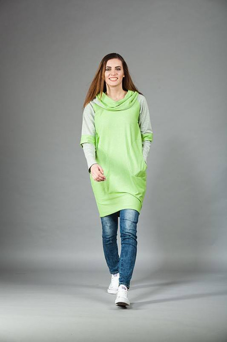 Tunika z kapturem, sukienka groszkowa z kieszeniami, luźna sukienka