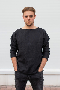 koszula lnianaczarna męska, bluza z długim rękwaem z lnu, czarna lniana koszulka męska