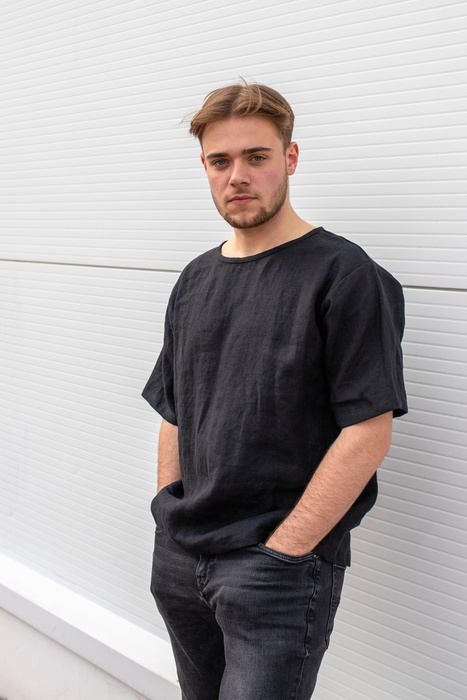 Czarna koszulka lniana męska , koszulka z czarnego polskiego lnu , czarna bluza z lnu , polski produkt