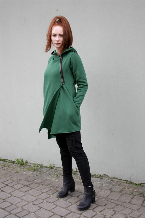 Bluza długa luźna zielona na zamek, wejście na kciuki , kaptur duży na dredy, asymetryczny krój