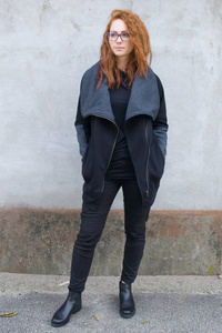 Bluza czarna damska, marynarka z wysoką stójką , wygodna bluza handmade, czarna długa bluza asymetryczna