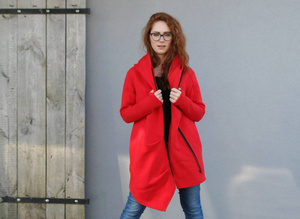 Bluza bawełniana od polskiego projektanta, czerwony płaszcz
