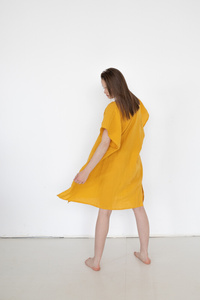 Sukienka plazowa, tunika lniana luźna.polski len, polska produkcja, polski producent, żółta sukienka luźna z lnu