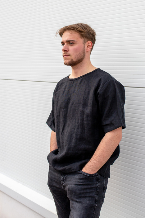 Czarna koszulka lniana męska , koszulka z czarnego polskiego lnu , czarna bluza z lnu , polski produkt