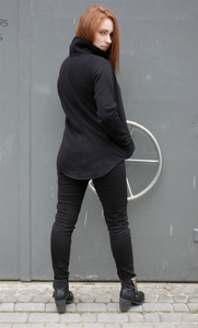 Bluza czarna damska krótka , sportowa czarna bluza , bluza czarna na zamek ze stójką 