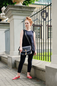 Bluzka czarna z koronką, tunika rozkloszowana, koszulka czarna 