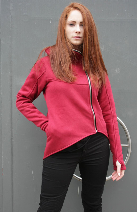 krótka damska bluza bawełniana zapinana na boku, wysoka stójka, rękawy zakończone wejściem na kciuk