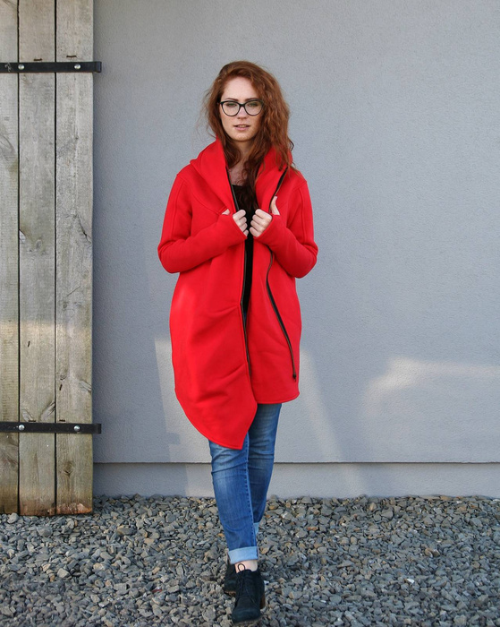 Bluza bawełniana od polskiego projektanta, czerwony płaszcz