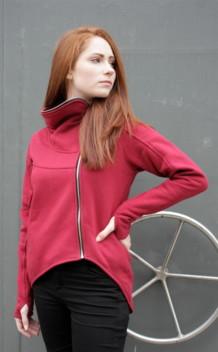 krótka damska bluza bawełniana zapinana na boku, wysoka stójka, rękawy zakończone wejściem na kciuk